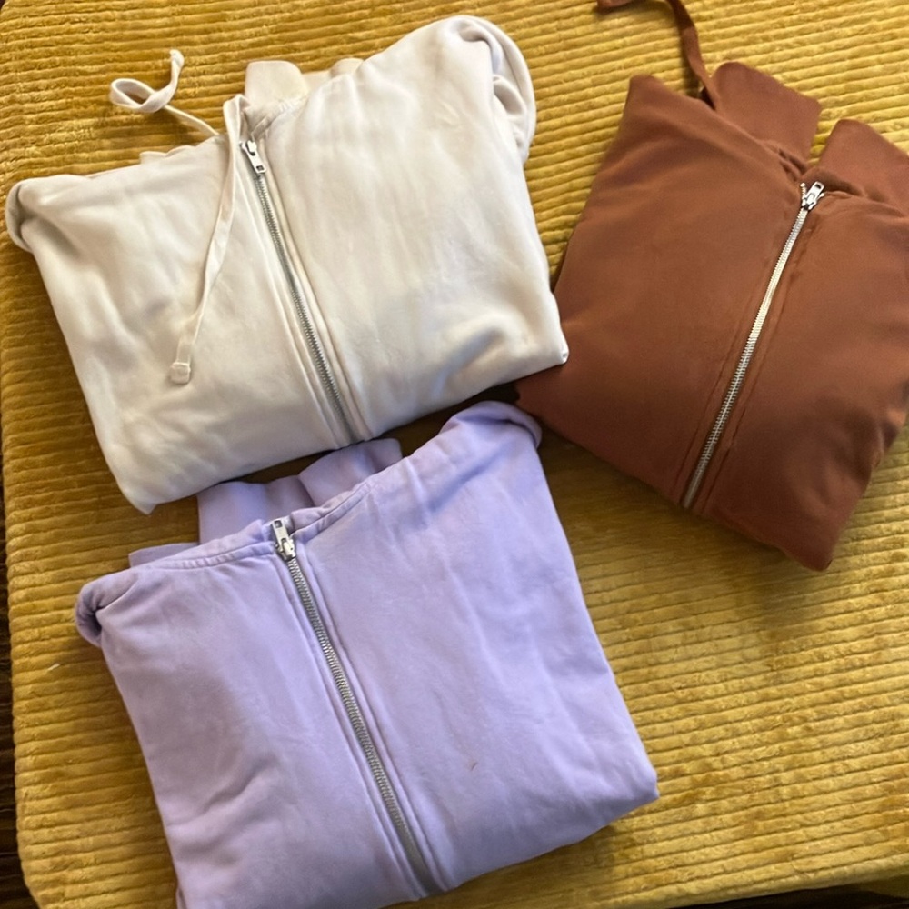 Lot of 3 xl hoodies soft & comfy pockets purple maroon and cream